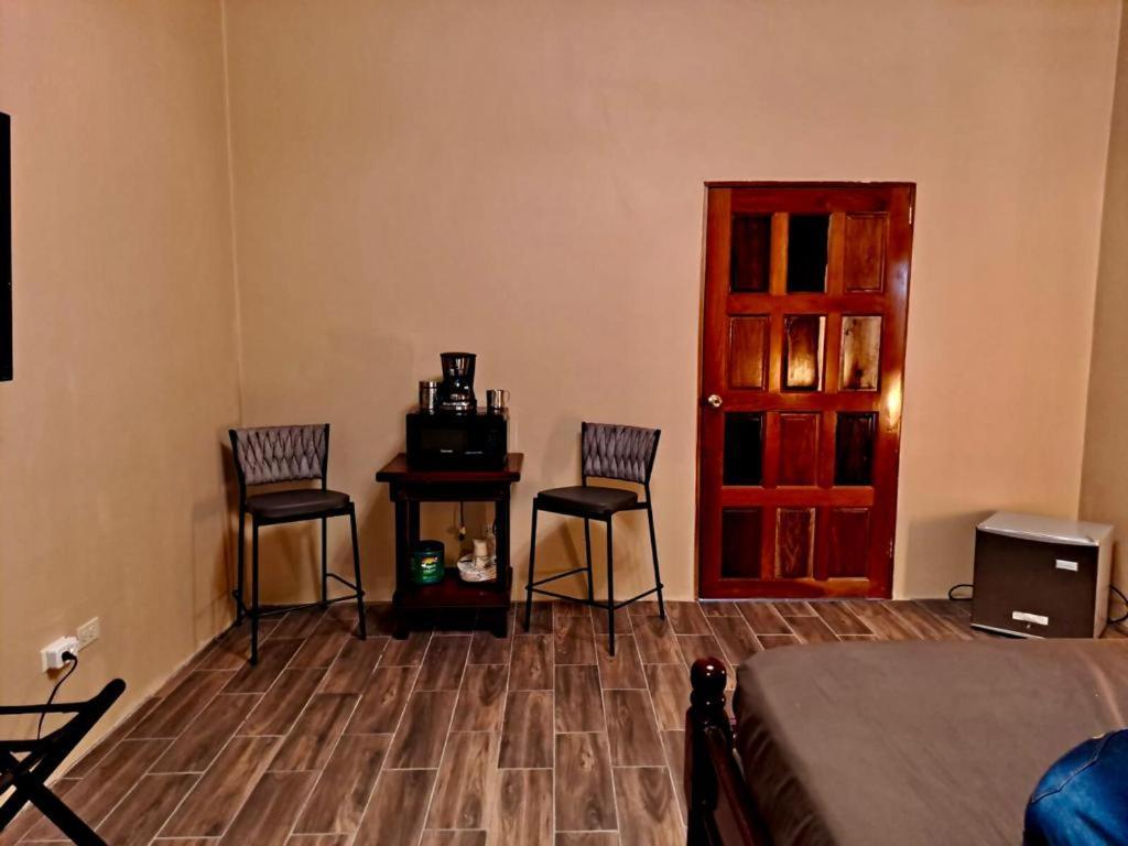 Banyan Rose Room 3 Orange Walk Exterior foto